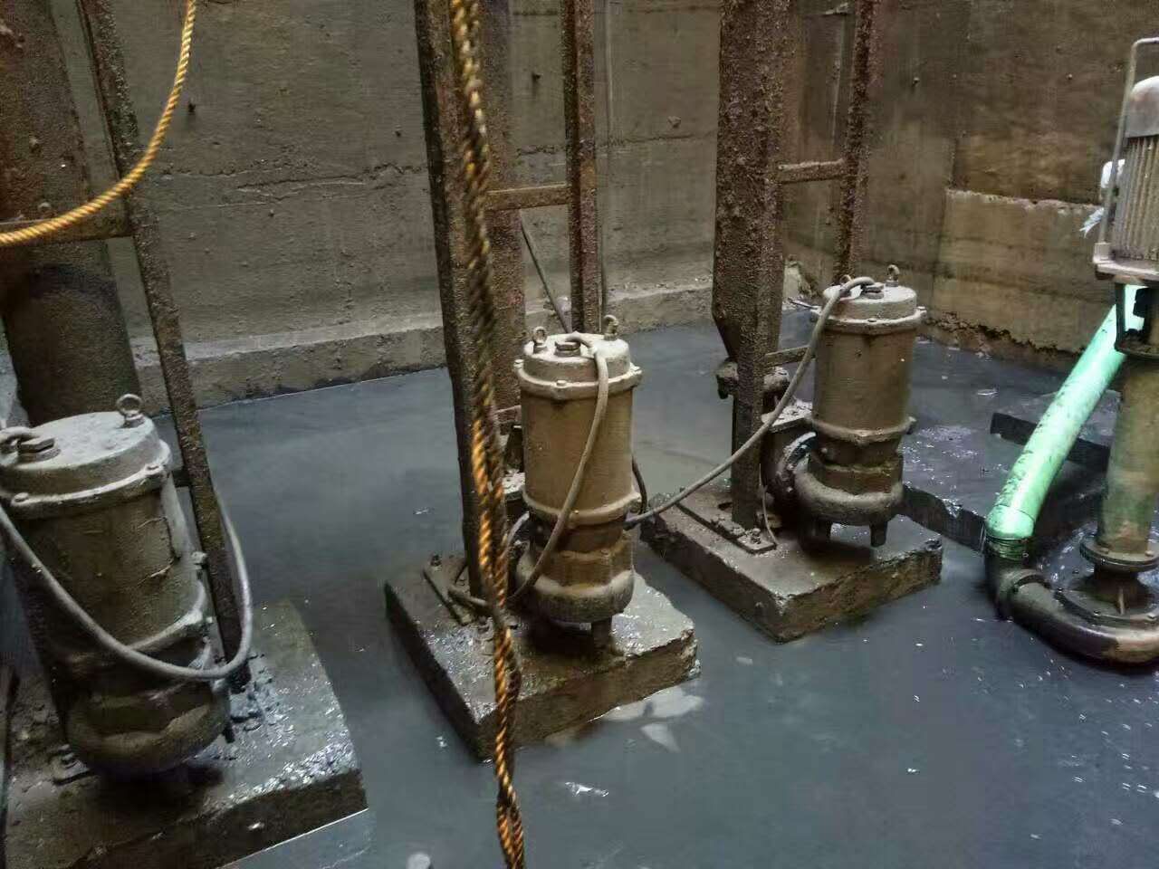 南山污水池清理